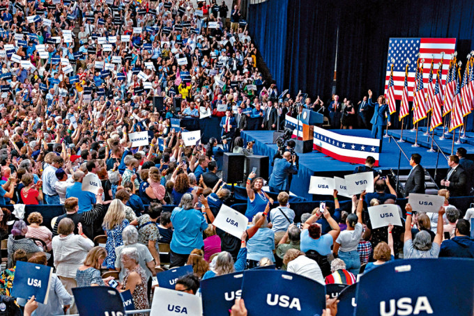 哈里斯出席首場總統競選集會 哈里斯出席首場總統競選集會