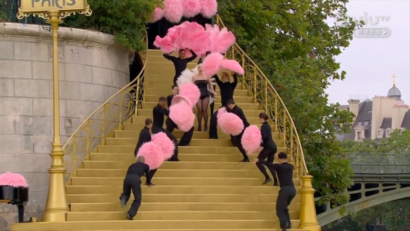 嘎嘎小姐成為今屆奧運首位在開幕禮上登場表演的藝人。