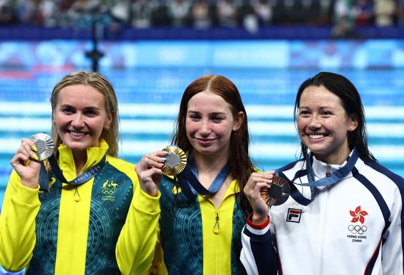 何詩蓓（白衫）奪200米自由泳銅牌。