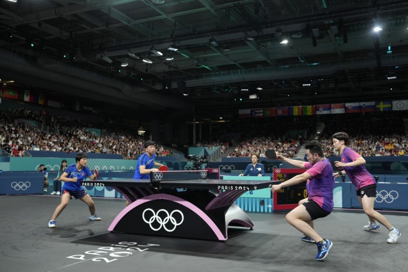 黃鎮廷、杜凱琹在8強惡斗朝鮮李鄭息、金琴英。