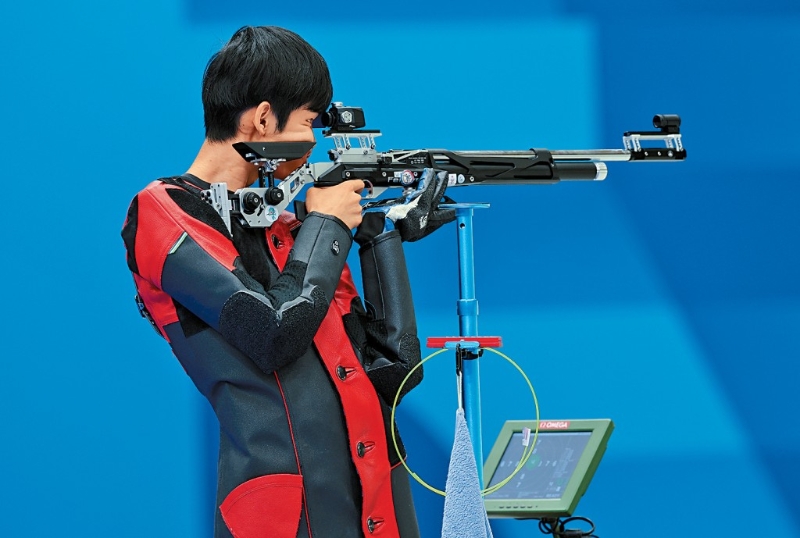 盛李豪繼射擊混合團體10米氣步槍奪金，昨日再10米氣步槍項目掄元，成為今屆雙金第一人。