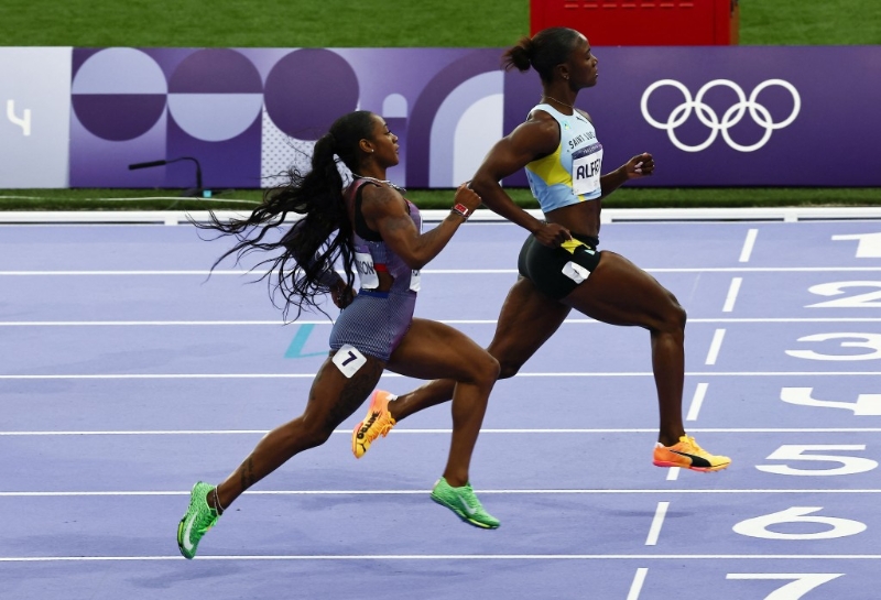 圣盧西亞的艾菲（Julien Alfred）在女子100米跑起步順利，最終以10秒72率先沖過終點，獲得金牌。 路透社