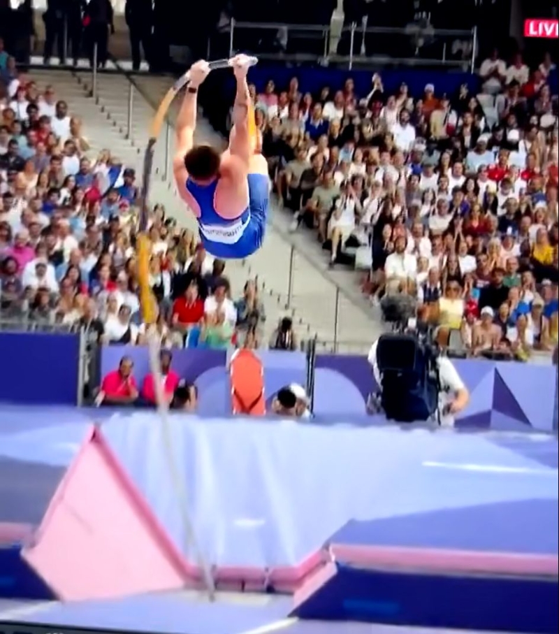 Anthony Ammirati昨日（3日）在巴黎奧運田徑場上獻技。