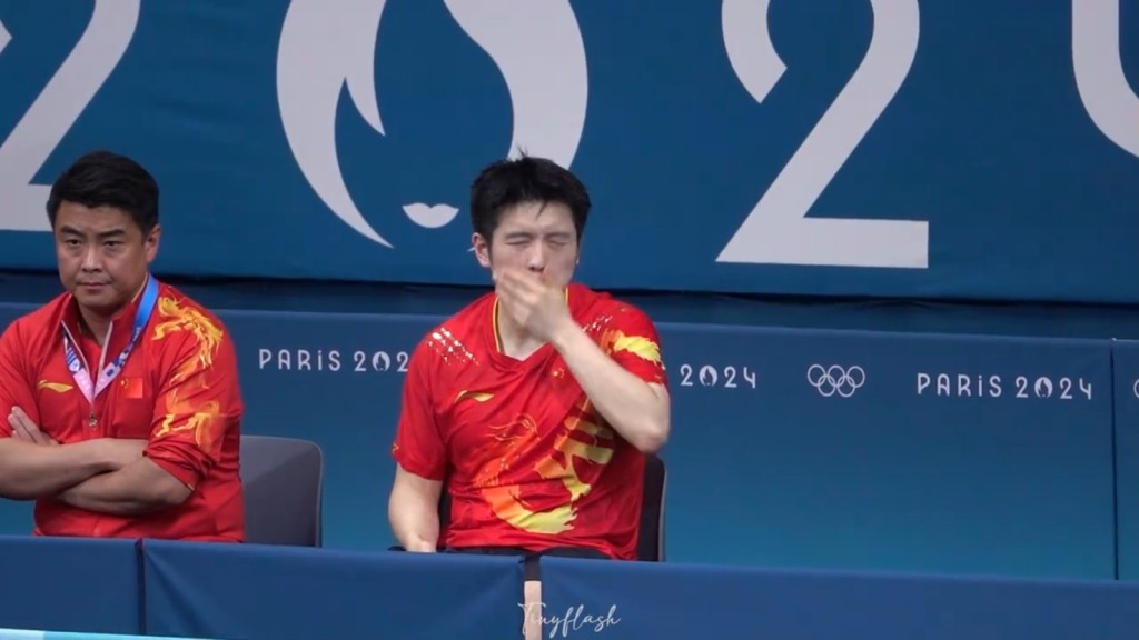 樊振東開始摸臉 樊振東開始摸臉