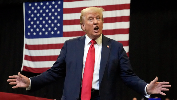 特朗普“詭贊”哈里斯《時代》封面肖像 特朗普“詭贊”哈里斯《時代》封面肖像