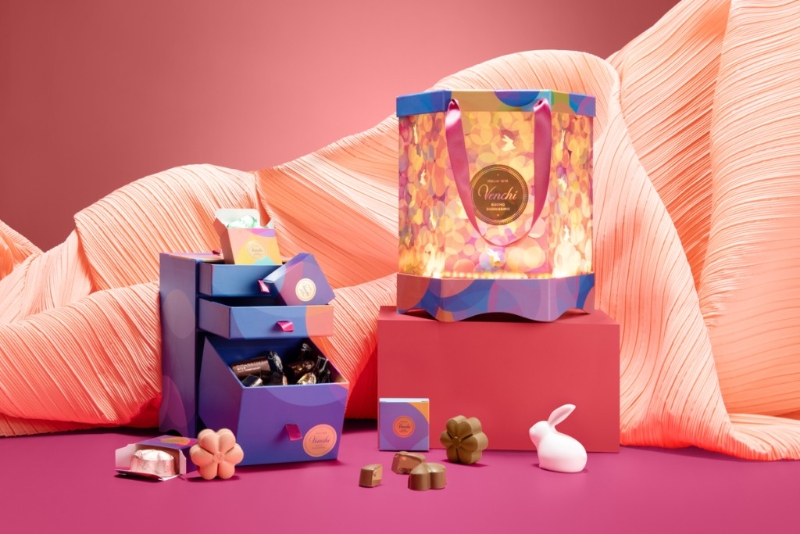 0.中秋尊貴燈籠禮盒，4款新口味月餅：杏仁脆樂、抹茶之韻、草莓甜心、開心果三重奏，與各式朱古力完美結合。禮盒與意大利新美術學院(NABA)一同設計，融合傳統與未來主義。（$1,588 Venchi）