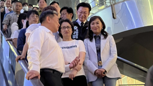 林宜瑾陪蕭美琴看紀錄片 林宜瑾陪蕭美琴看紀錄片