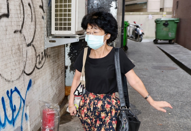 民眾黨前幕僚、新竹縣黨部前執行長林冠年19日晚間在臉書發文爆料，指民眾黨主席柯文哲的妻子陳佩琪7月去看一戶要價破億元的房子。