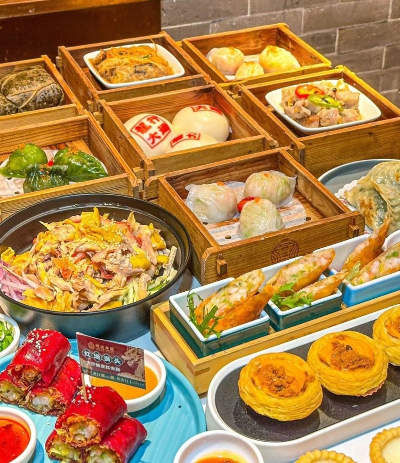 祿運茶居開在網紅小區的這間祿運茶居分店，室內裝修懷舊，點心現做，全天都有點心供應。