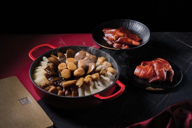 親友圍爐嘗矜貴盆菜“萬豪金殿” 親友圍爐嘗矜貴盆菜“萬豪金殿”