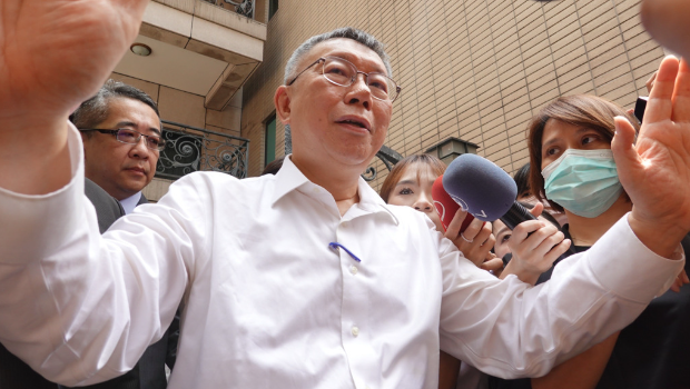 柯文哲被帶往約談前嗆“執政當局” 柯文哲被帶往約談前嗆“執政當局”