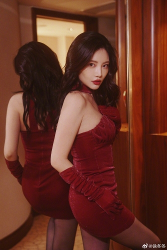 徐冬冬身材fit爆，有“中國第一美胸”之稱。