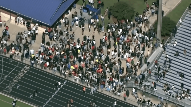 美喬治亞州中學爆槍擊 美喬治亞州中學爆槍擊