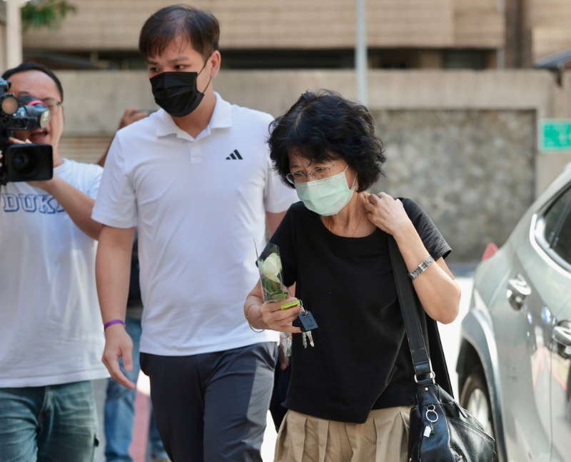 陳佩琪送枕頭、涼席被退貨