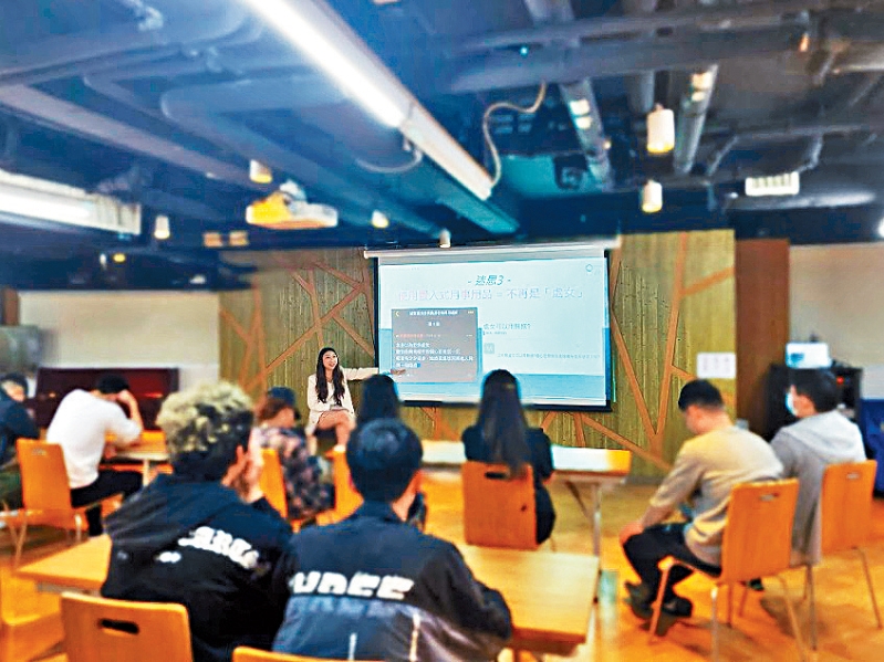 Kitty形容，要在校園全面推廣性教育，關鍵在于老師、校長等成年人。