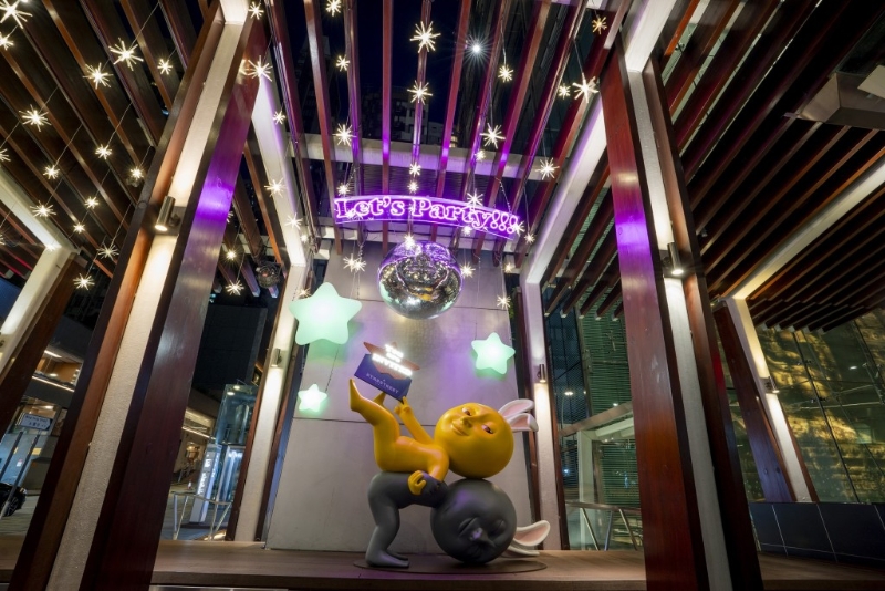 Mr n Mrs Moon Mr n Mrs Moon