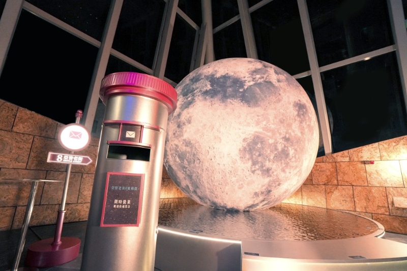 巨型月亮 巨型月亮