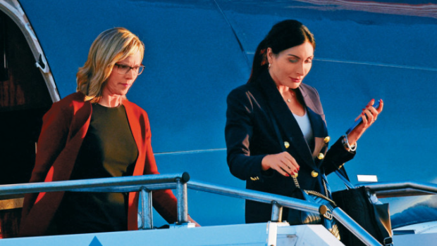 特朗普親近極右女陰謀論者 特朗普親近極右女陰謀論者