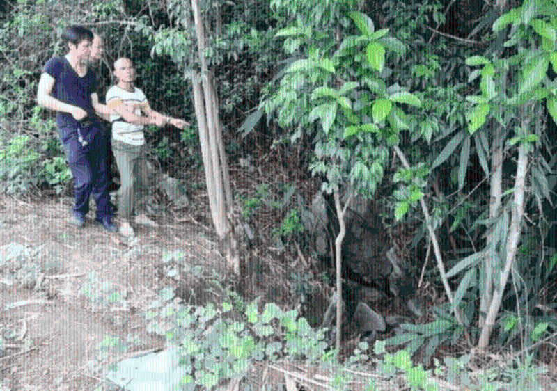 民工在荒地聞到了一股惡臭，結果發現兩袋東西散發臭味。