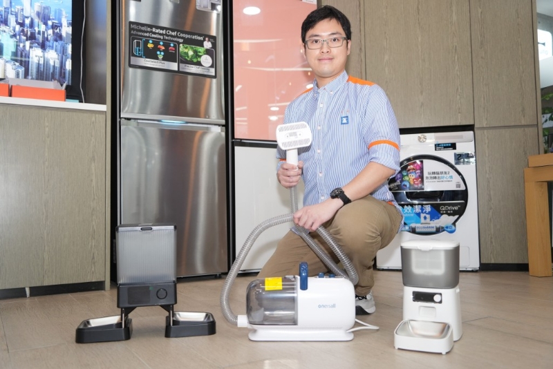 豐澤電器的Senior Customer Advisor John Chin 提到，除根據寵物護理需要而入手外，可以特別留意實際操作。