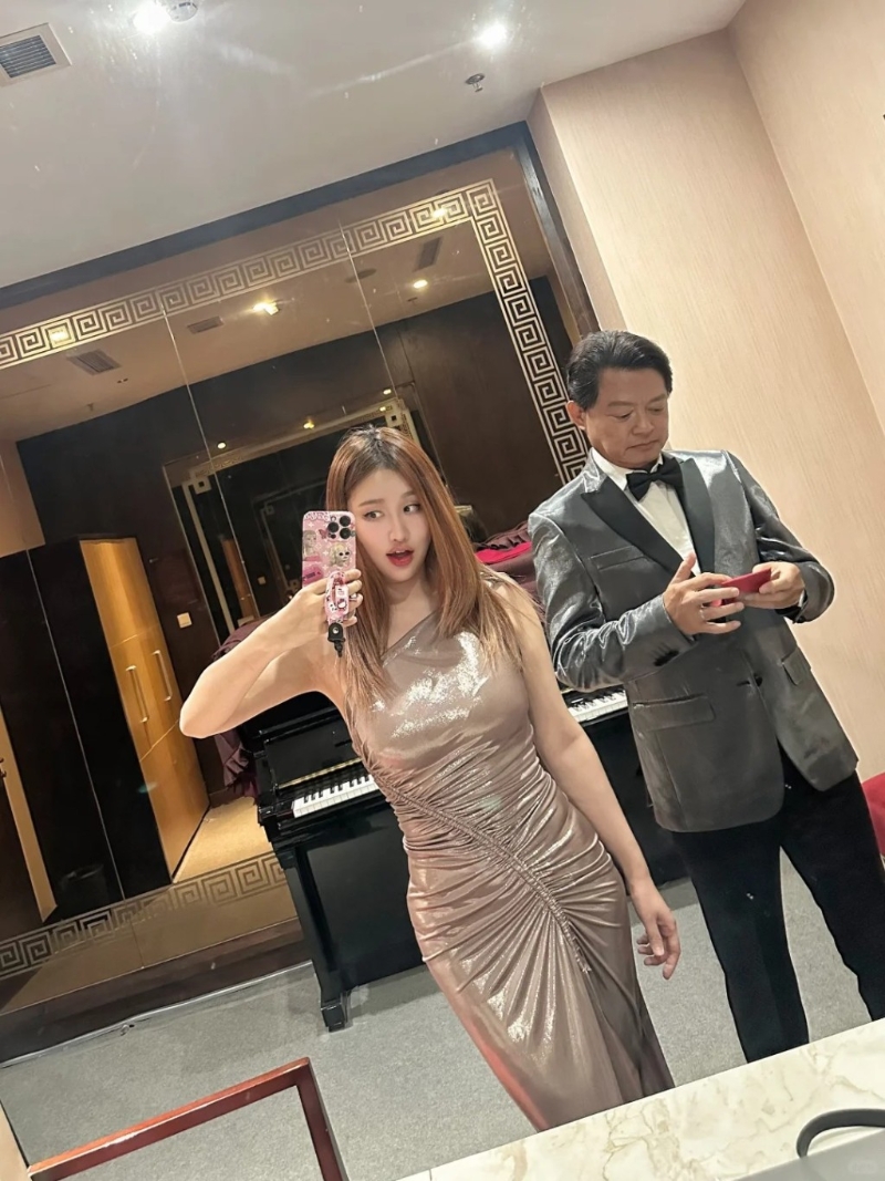 王冰冰日前與老公飛到甘肅敦煌演出。