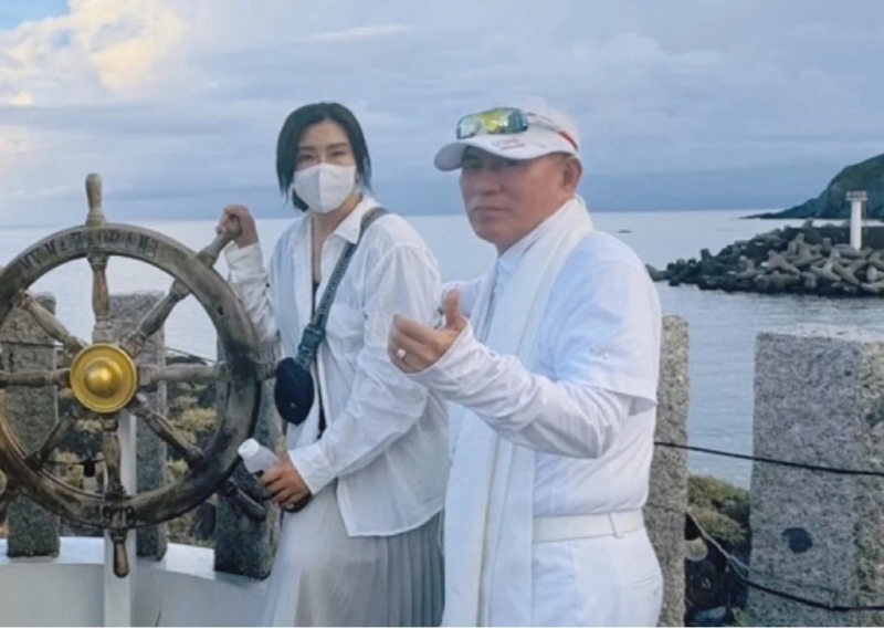 戴上口罩的王祖賢充滿仙氣。