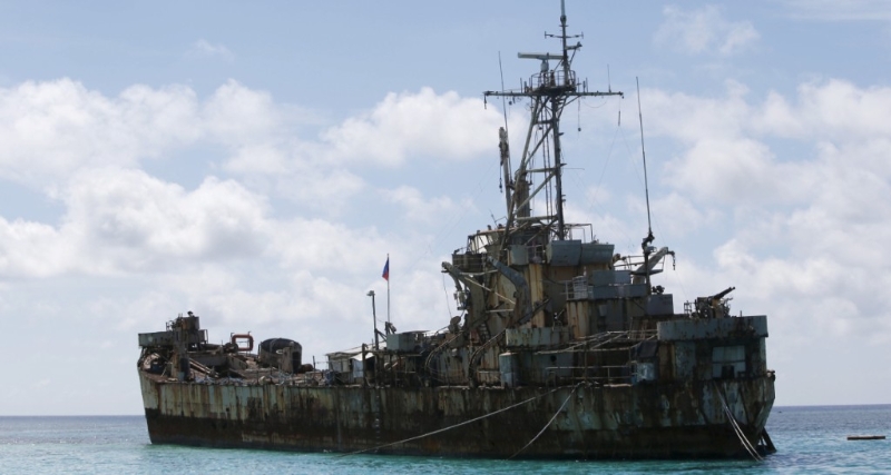 菲律賓在仁愛礁坐灘的軍艦。 （路透社）