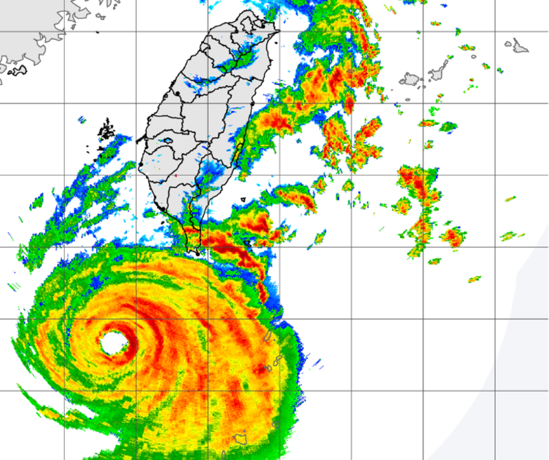山陀兒將在南臺灣登陸，雷達回波圖已可看出清晰臺風眼。氣象署提供