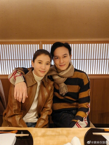 袁詠儀與張智霖結婚多年，依然好恩愛。