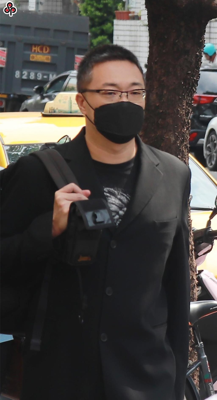 名嘴朱學恒強吻臺北市議員鐘沛君，被依強制猥褻罪起訴