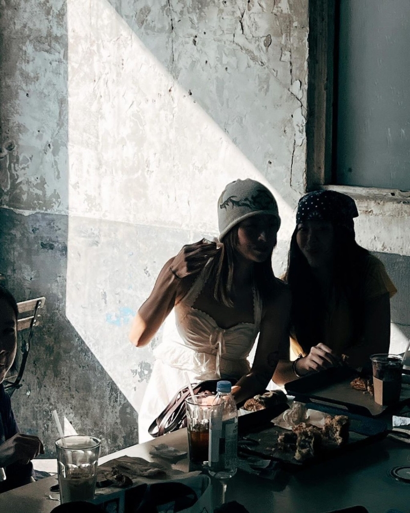 4日陳康堤踏入20歲生日，而徐濠縈就在IG上激罕分享多張囡囡的照片，陳康堤樣貌身形都獲網民大贊比媽媽更勝一籌！