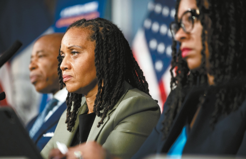 亞當斯核心內圈再有人事變動