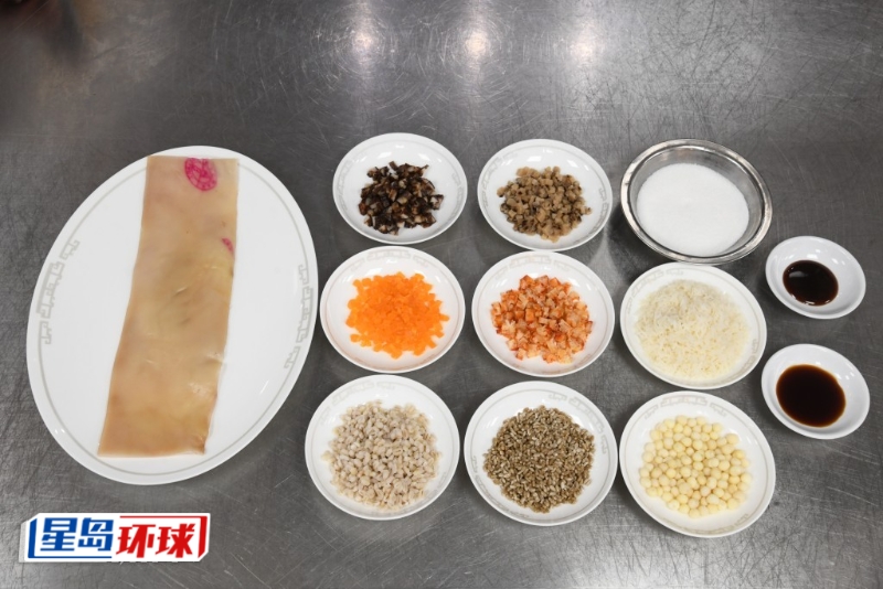 以多種不同口感的材料制作餡料。