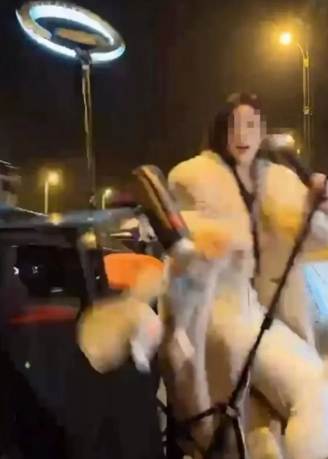 主播被撞 主播被撞