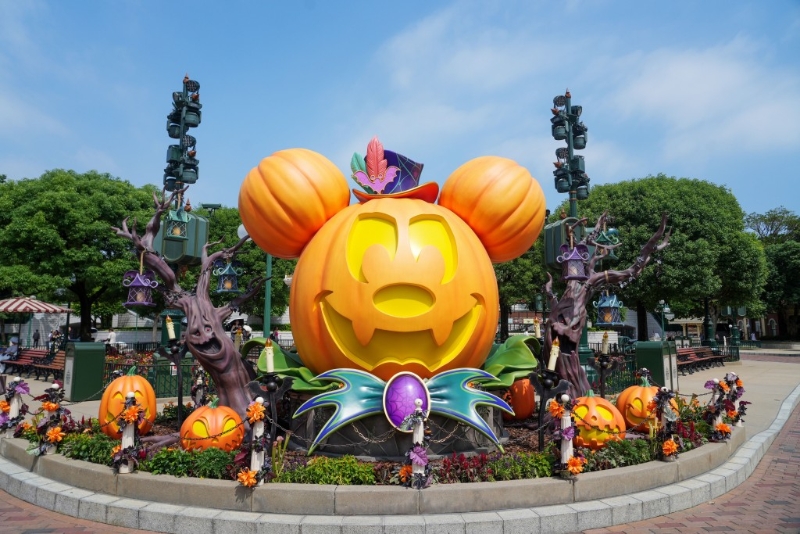 今年香港迪士尼樂園將于9月13日至10月31日舉行“Disney Halloween Time”萬圣節活動，園內換上主題裝飾。