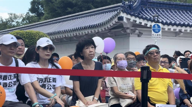 鋼鐵小草曝“有更激烈行動” 鋼鐵小草曝“有更激烈行動”