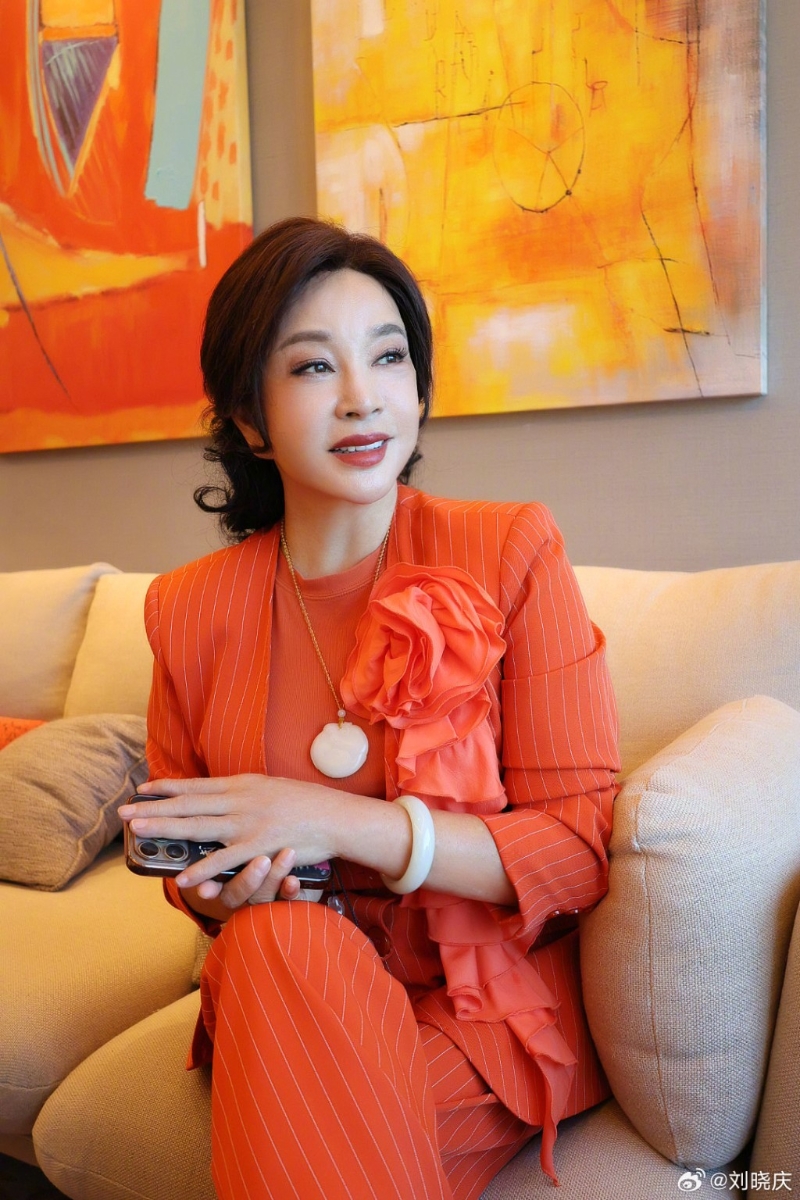 劉曉慶爆出疑似婚內出軌風波。