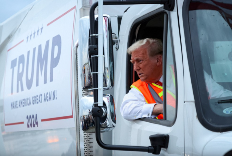 特朗普的垃圾車有「讓美國再次偉大」標語。路透社