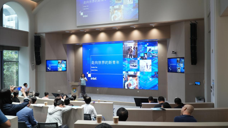 資訊日開設了多個招生講座，讓內地學生和家長了解港大特色和專業設置。