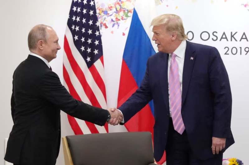 2019年，普京與特朗普共同出席日本大坂舉行的G20峰會。特朗普多次說過，他與普京的交情很好。