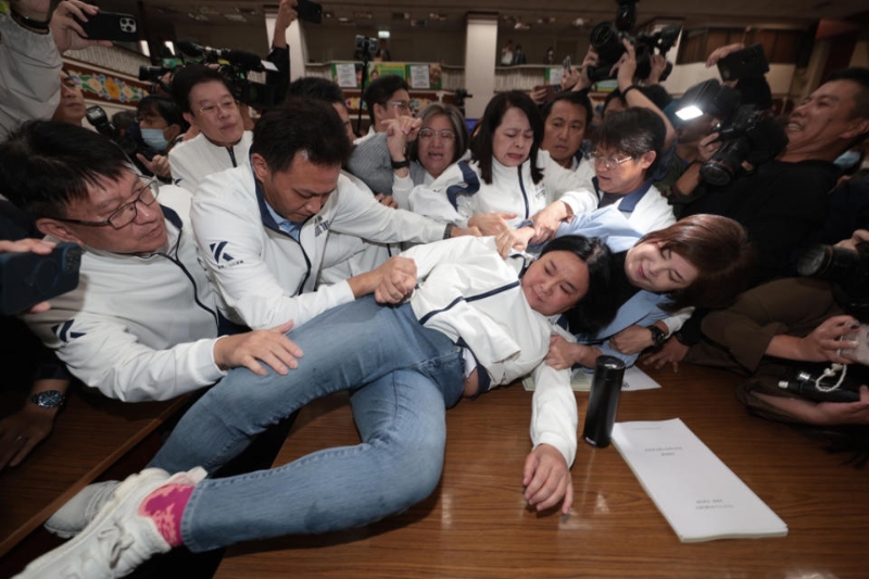 臺灣立法院上演肢體沖突。中時新聞網