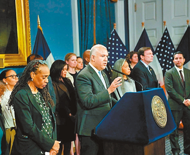 市長移民事務辦公室主任卡斯特羅。