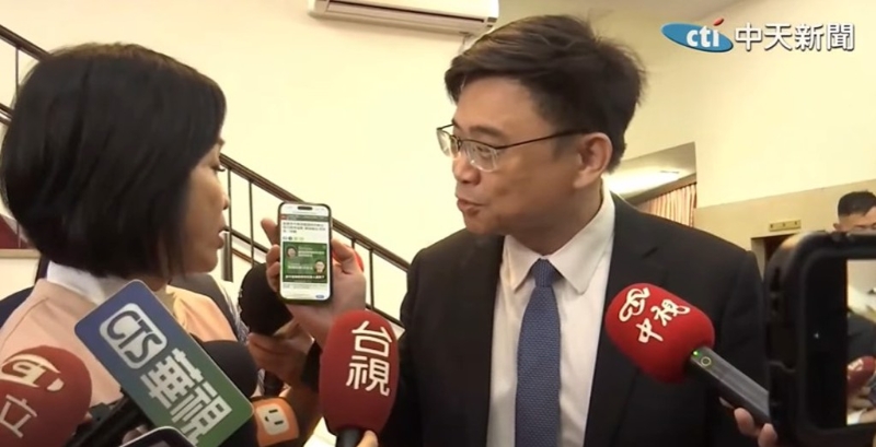 柯志恩、賴瑞隆因“財劃法”爆言語沖突。（取自中天新聞）