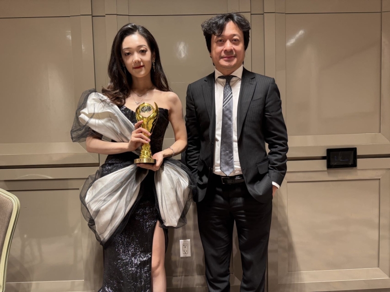 舒楠(右) 舒楠(右)