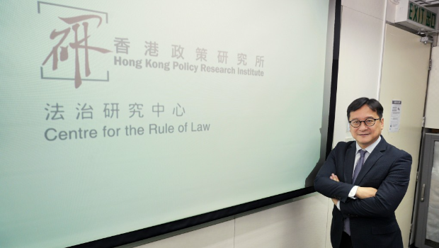 香港政策研究所法治研究中心主任陳澤銘形容，推行新制度是“摸著石頭過河”，認為“新土地先行”下，不會有大批量注冊數目令登記機制難以負荷。