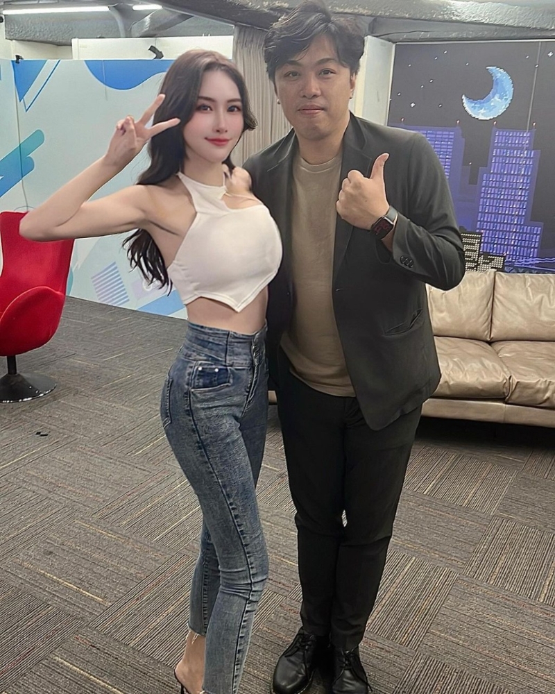 艾熙承認自己同時一名補習老師。IG@_ai xi bb