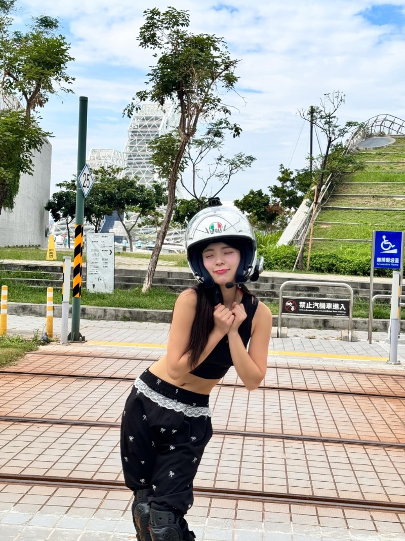 李多慧揸電單車返到臺北，發現被陌生男子跟蹤。