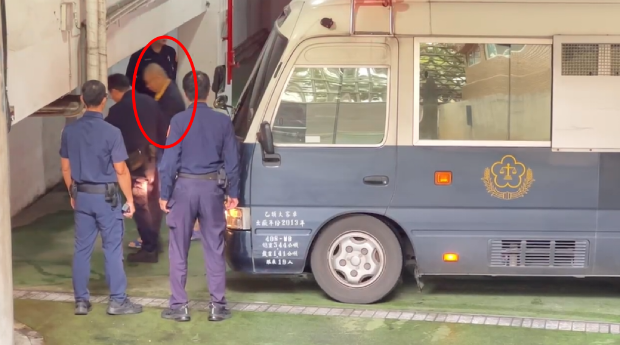 確定延押后首遭檢方提訊 柯文哲竟以“此造型”現身北檢。