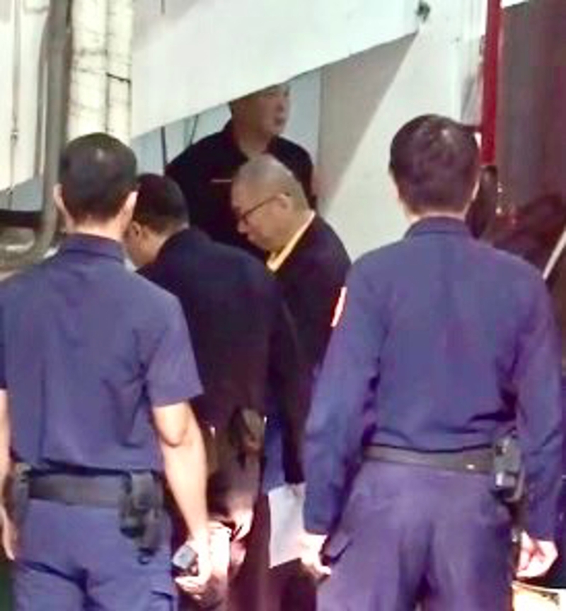 柯文哲一改形象，以剃光頭示人