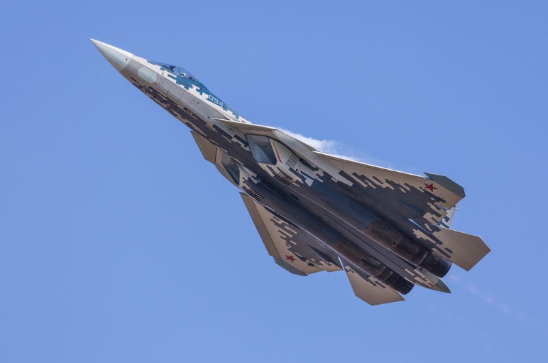 蘇-57首次參加珠海航展，在航展上進行高難度機動表演，令許多前往參觀的民眾大開眼界。（圖／